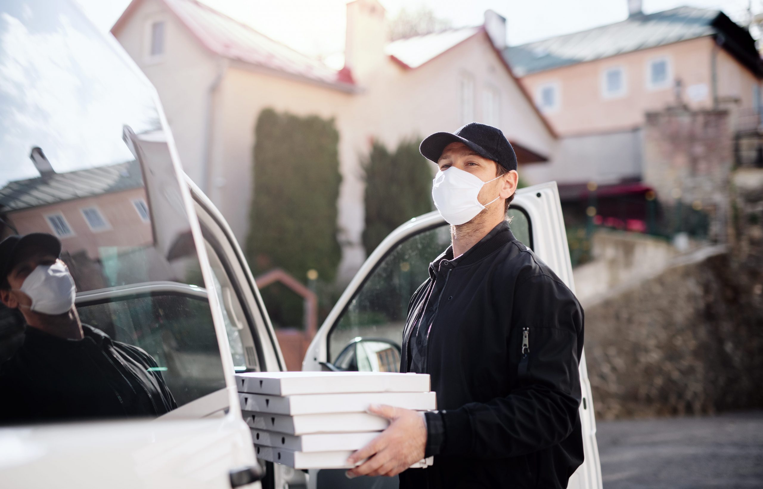 The Big Dilemma: 3rd Party Delivery vs. In-House